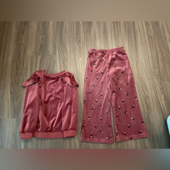 Disney Minnie Mouse Burgundy Matching ruffle sweater wideleg Set Plush Velour 5T - Picture 2 of 8
